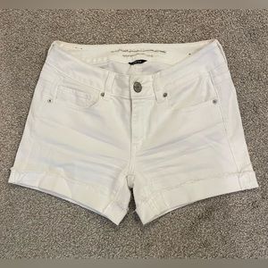 AMERICAN EAGLE White Denim/Jean Shorts Size 4